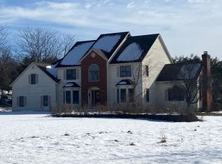 16 Indian Pipe Dr, Wynantskill, NY 12198