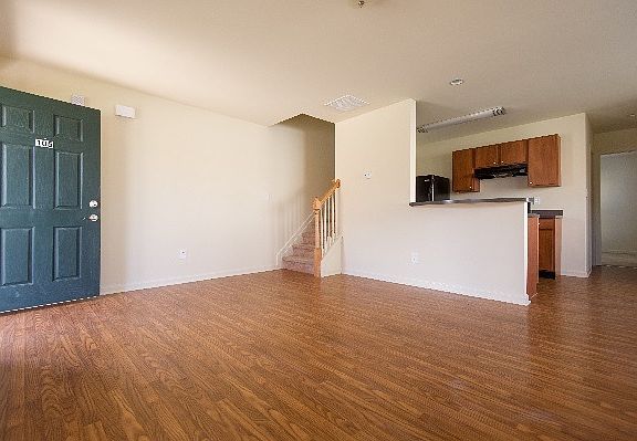 3rd image of 225 Laclede Ave