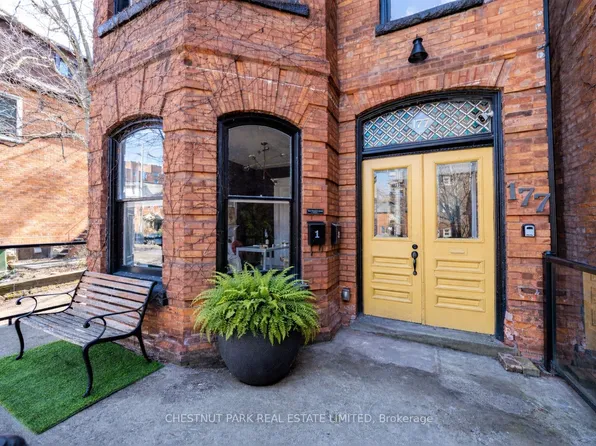 177 Charlton Ave W, Hamilton, ON L8P 2C8