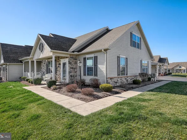 151 Dolomite Dr, York, PA 17408