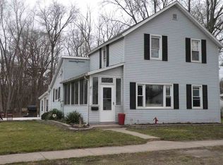 107 N Line St, South Whitley, IN