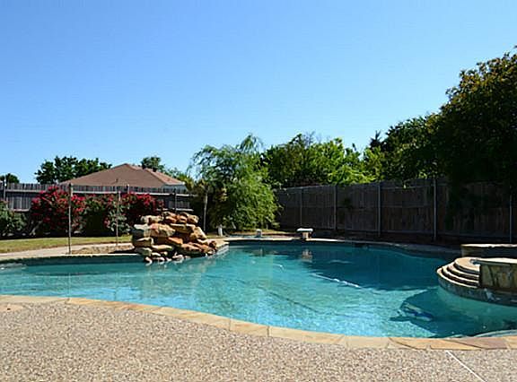 2nd image of 303 Dove Creek Trl