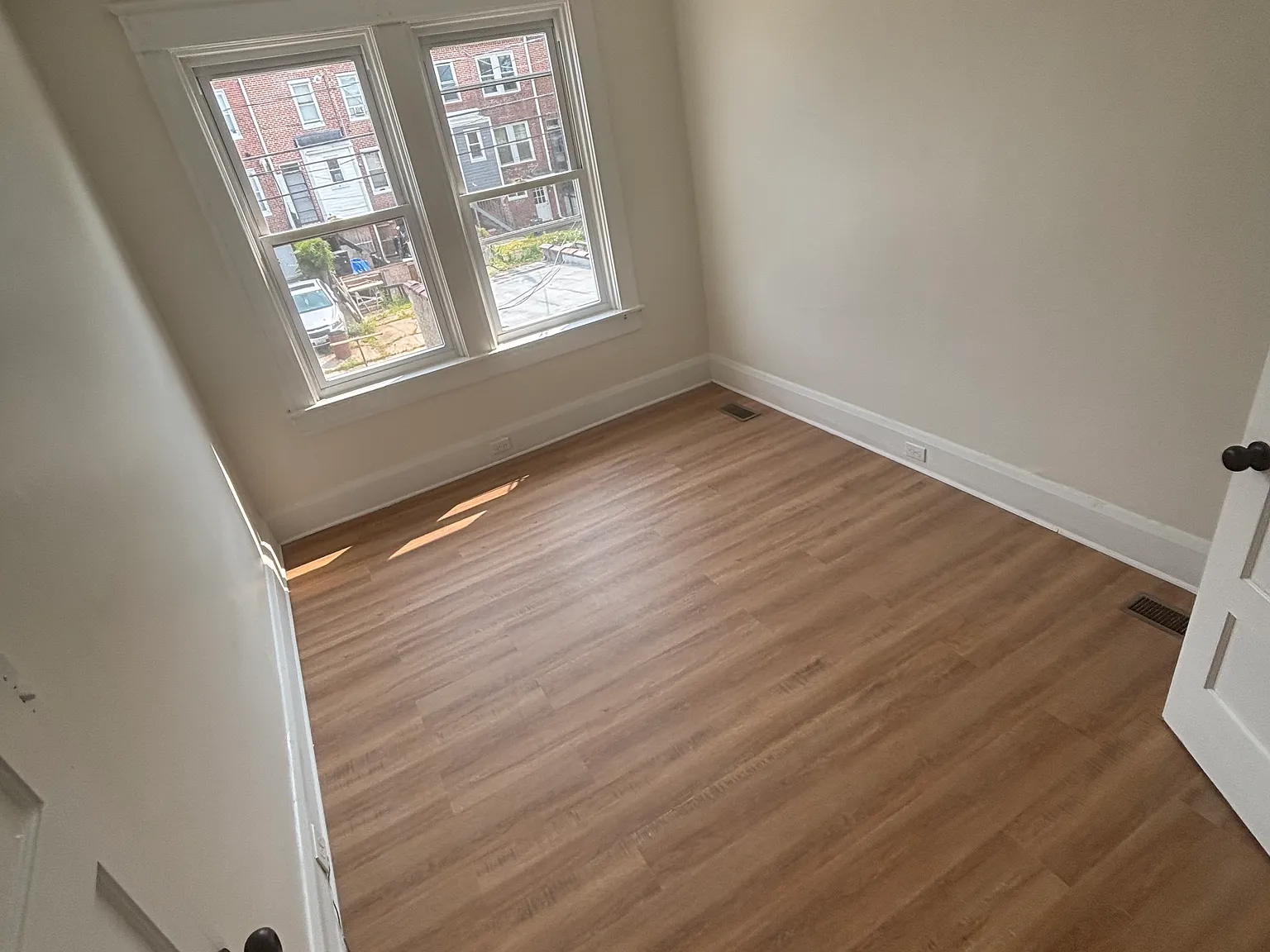 3 bed, 1280 sqft, $2,100 — Photo 4