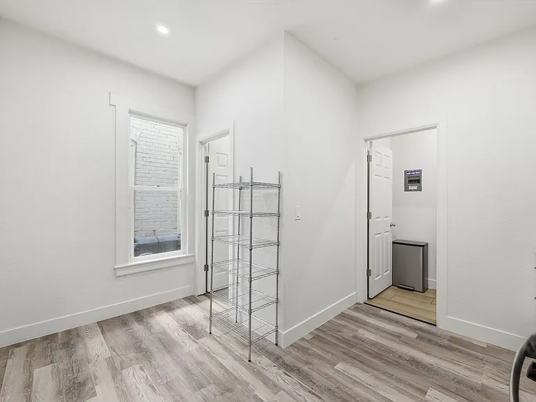 2113 E 16th Ave — Photo 14