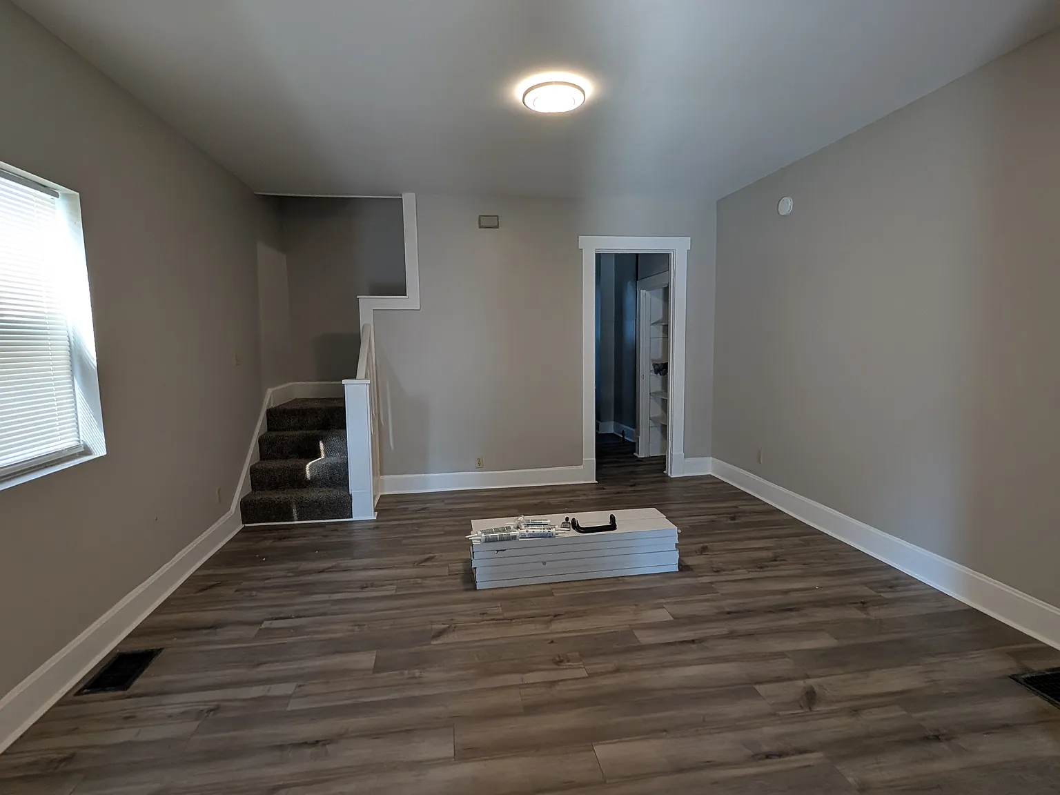 3 bed, 2520 sqft, $1,300 — Photo 2