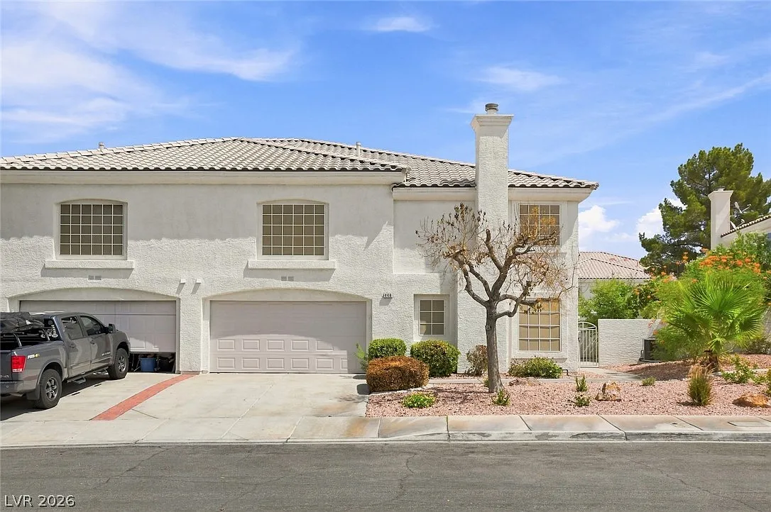 3 bed, 2.5 bath, 1774 sqft, $2,095 — Photo 1