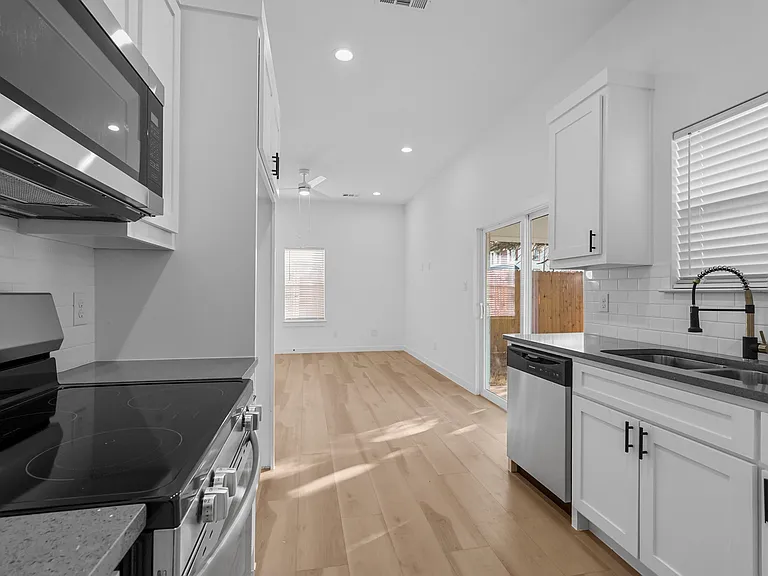 2217 Sayle St #B — Photo 8