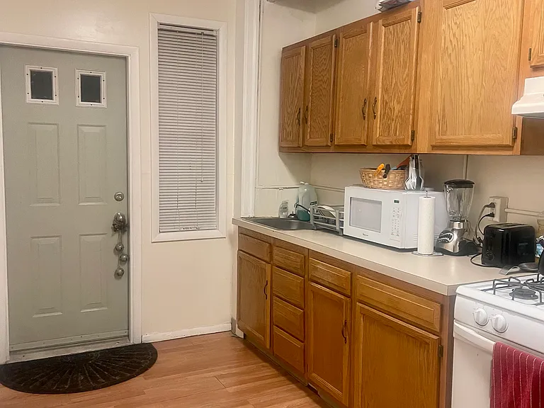 Alexandria Apartments — Photo 31