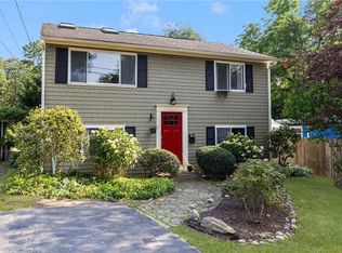104 Conanicus Rd, Narragansett, RI 02882