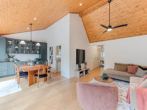 9557 Willowleaf Pl, Burnaby, BC V5A 4A5