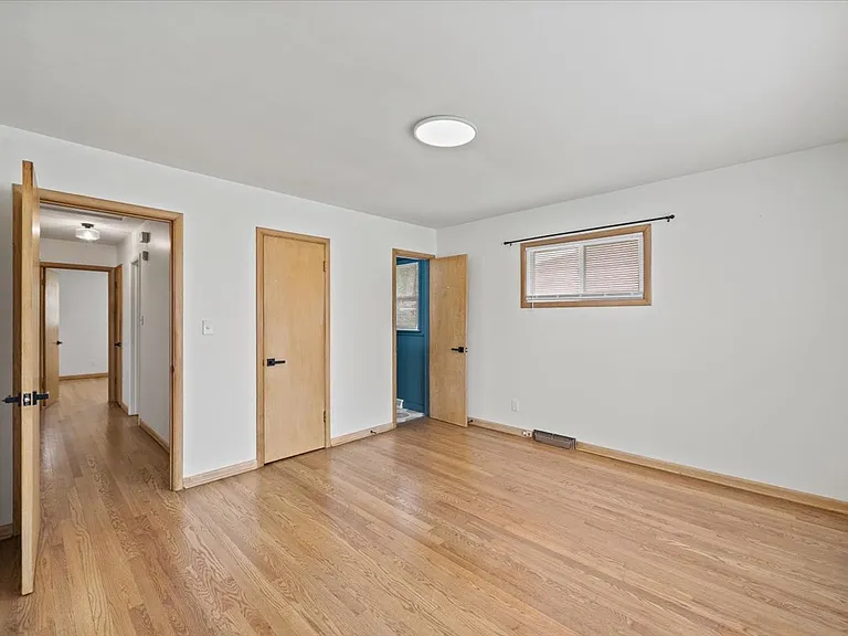 840 E 82nd St — Photo 11