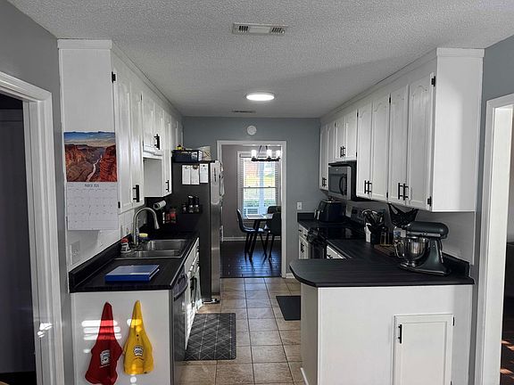 5th image of 105 Fieldbrook Dr