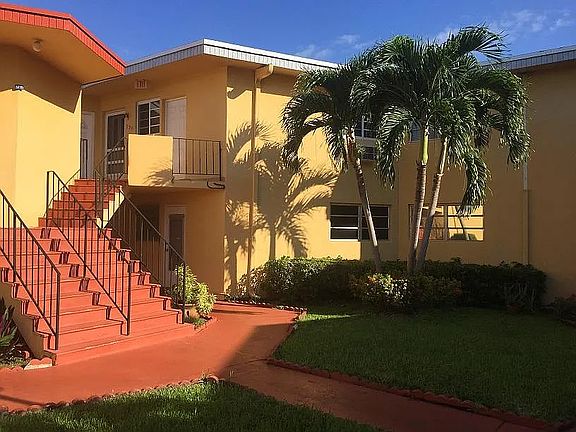 4th image of 1715 Miami Gardens Dr #129