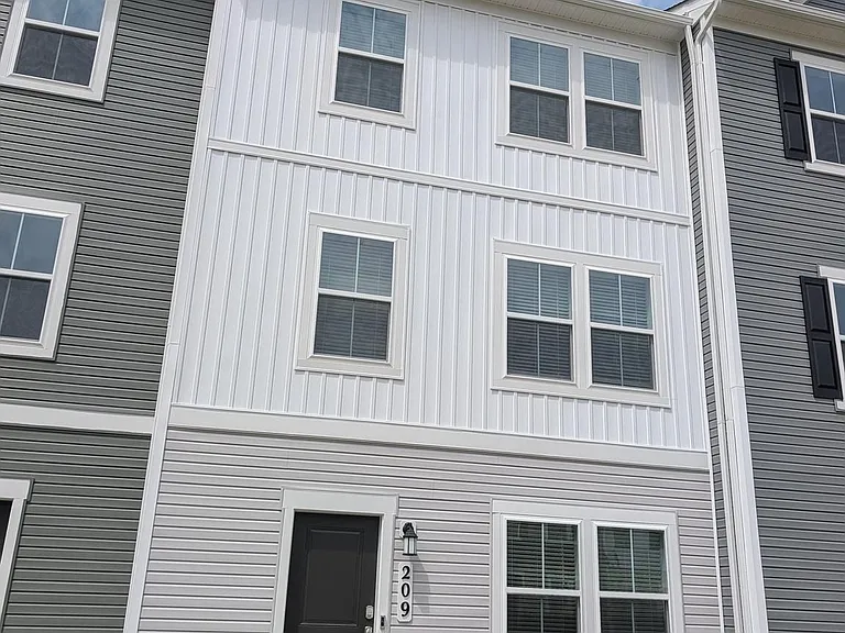 209 Swan Field Ave — Photo 1