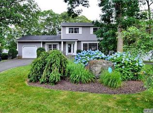 4 Woodrise Ct, East Northport, NY 11731