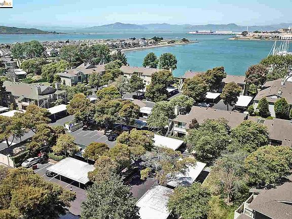 2nd image of 109 Shoreline Ct
