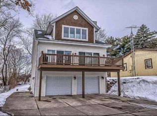 2181 W Shore Dr, Delafield, WI 53018