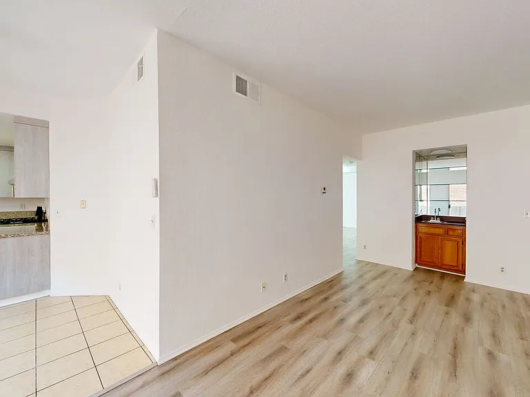 5135 Zelzah Ave #100 — Photo 13