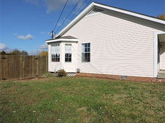 3rd image of 3402 Oak Park Dr