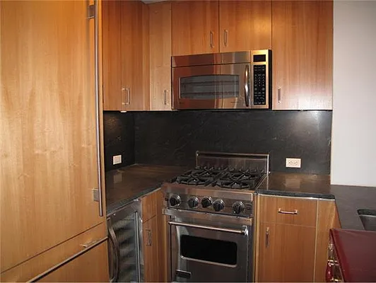 Sold by R New York | media 28