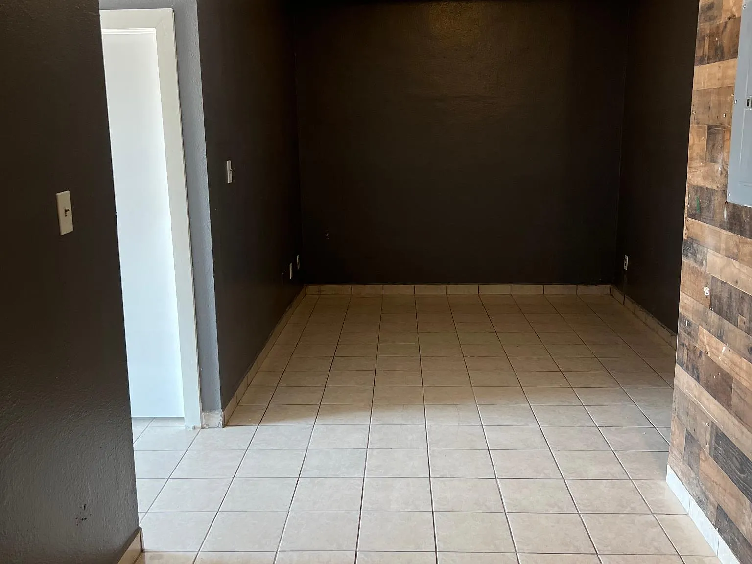 5017 N Doffing Rd — Photo 2