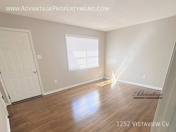 3rd image of 1252 Vistaview Cv