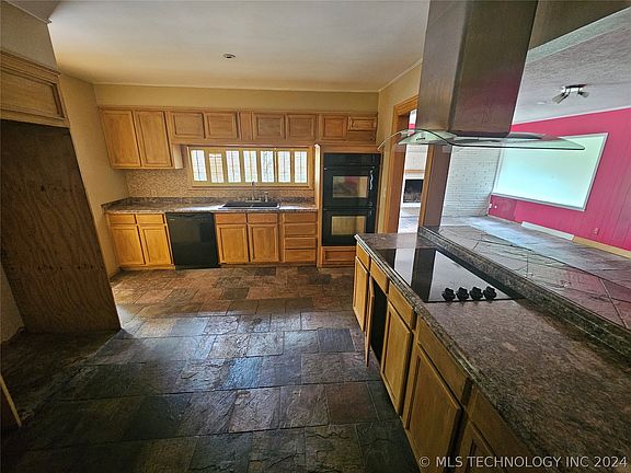 5th image of 2615 E 59th St