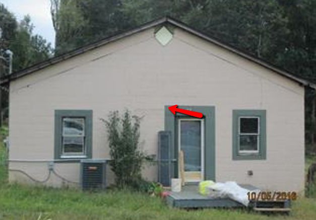 Roomy 2 Bedroom/1 Bath with large yard