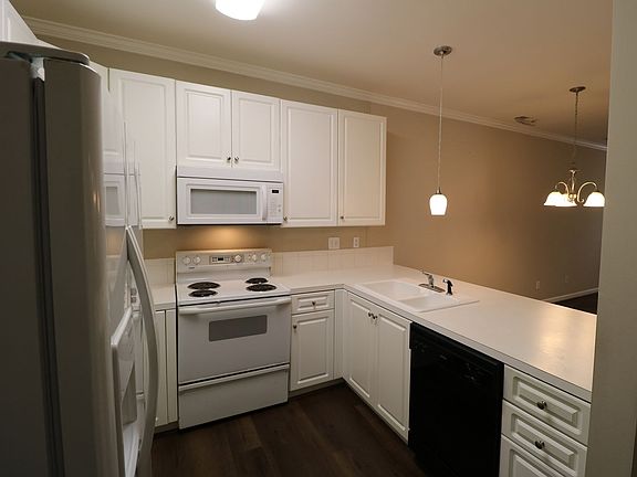 3rd image of 506 Sherwood Hills Dr