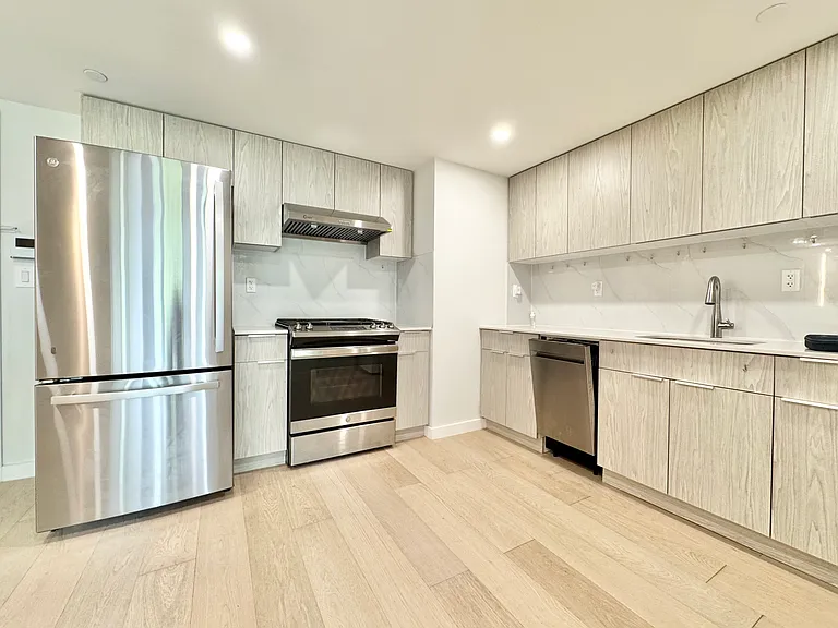 136-80 41st Ave #5C — Photo 1