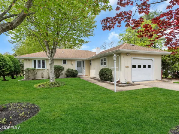 9 Charlotteville Drive S, Toms River, NJ 08757