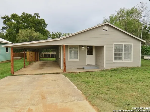602 S 6th St, Stockdale, TX 78160