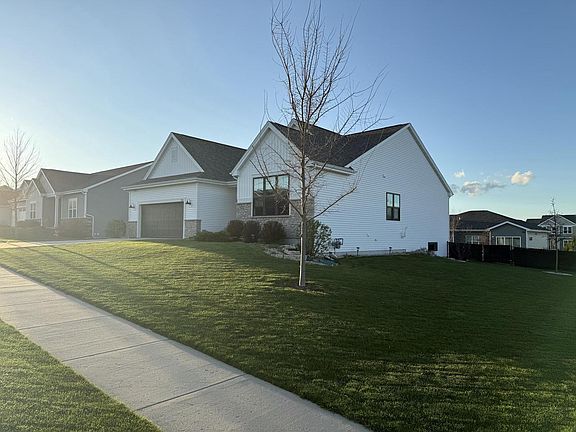 3rd image of 534 Foxfield ROAD
