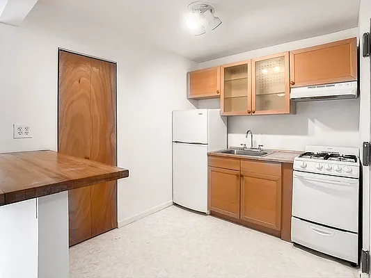 Rented by Brown Harris Stevens | media 13