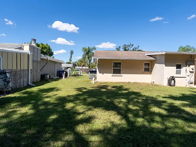 2714 Grand Cayman St — Photo 39