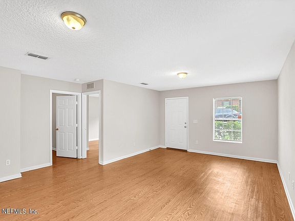 4th image of 8425 JASPER Avenue