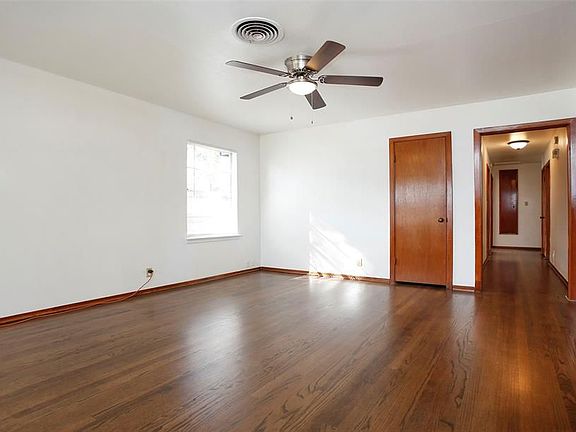 5th image of 5827 Black Oak Dr