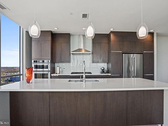 4th image of 930 Rose Ave Unit 2102
