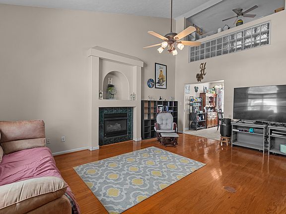 3rd image of 793 Rambling Creek Dr