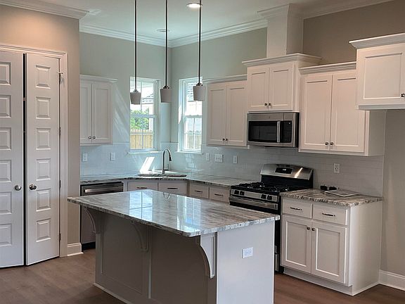 4th image of 268 Hines Dr