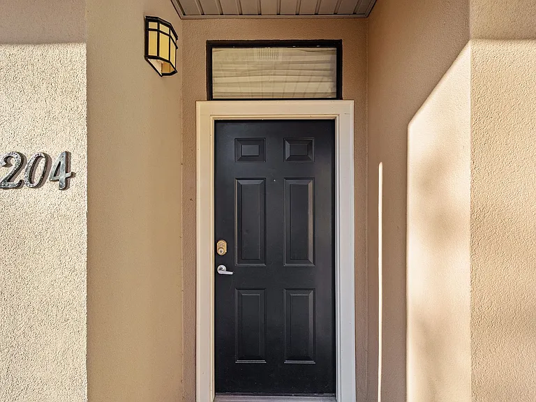 20 SW 6th St #1-204 — Photo 5