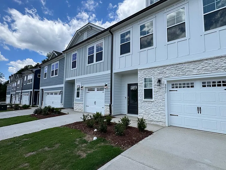 8815 Malmesbury Ln — Photo 3