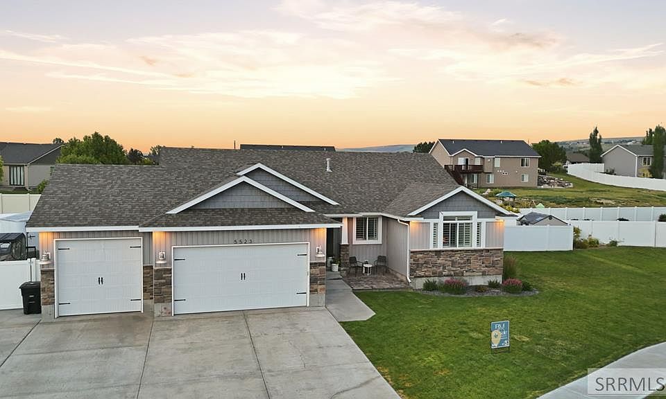 1st image of 5523 S Lakefield Cir