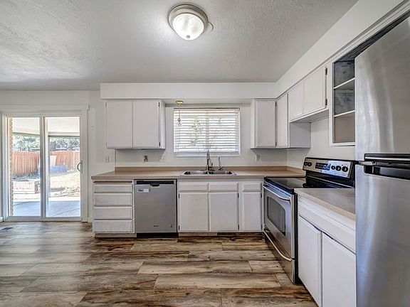 Kitchen has washer and dryer