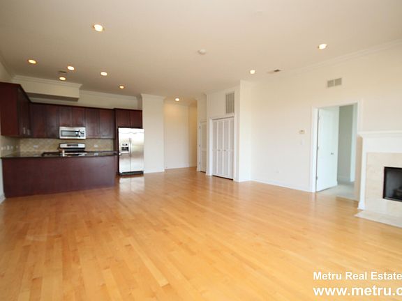 2nd image of 4651 N Greenview Ave APT 201