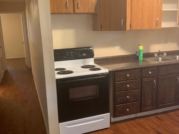 3rd image of 115 W 7th St #115
