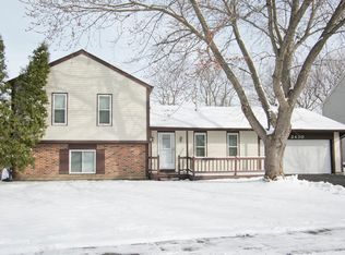 2430 Boxwood Ln, Aurora, IL 60502