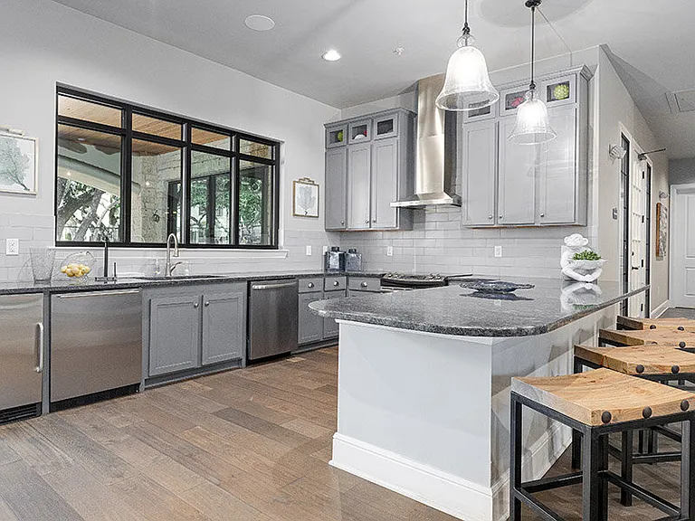 Cascadia Apartments — Photo 9