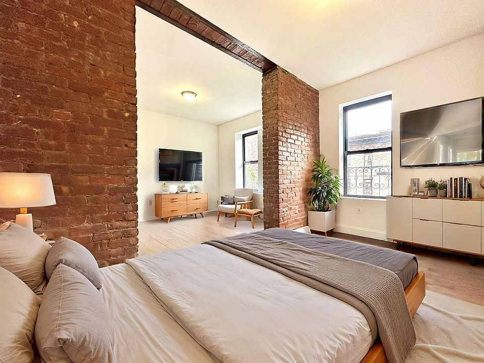 1st image of 121 La Salle St APT 19