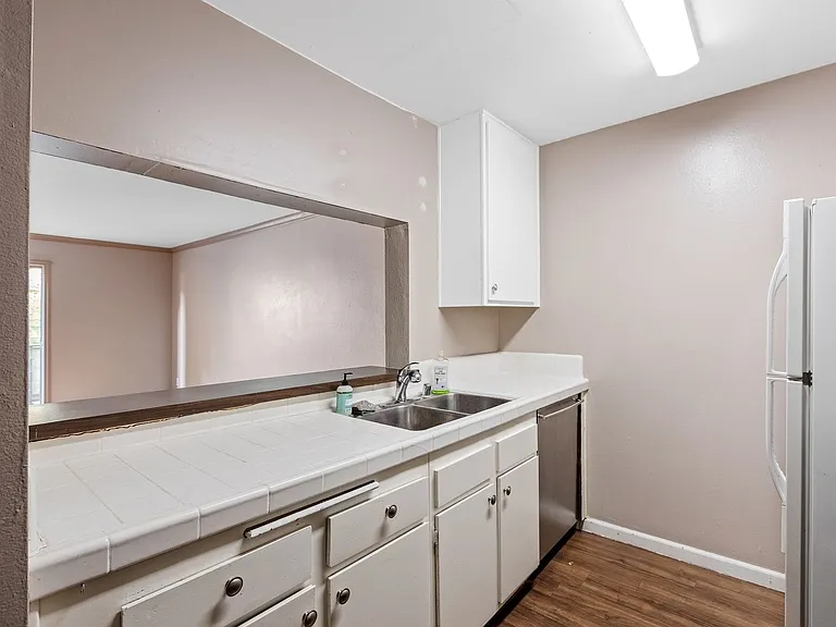 5460 White Oak Ave #F101 — Photo 11
